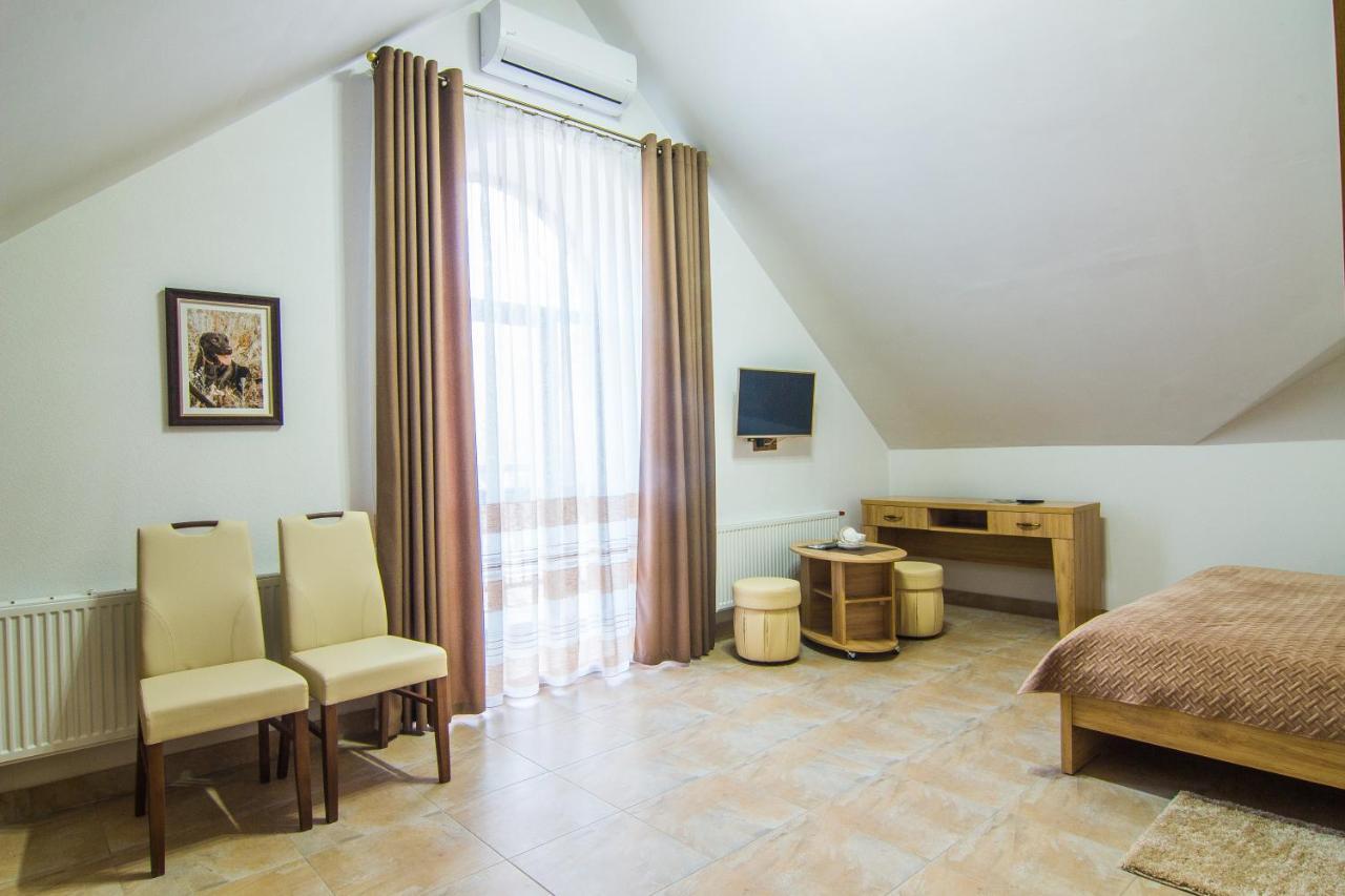 Мисливець В Комплексі "Сокіл" Hotel Susk Bagian luar foto